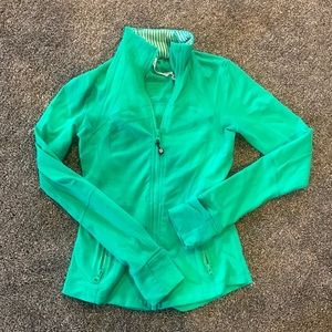 Lululemon size 4 zip up jacket